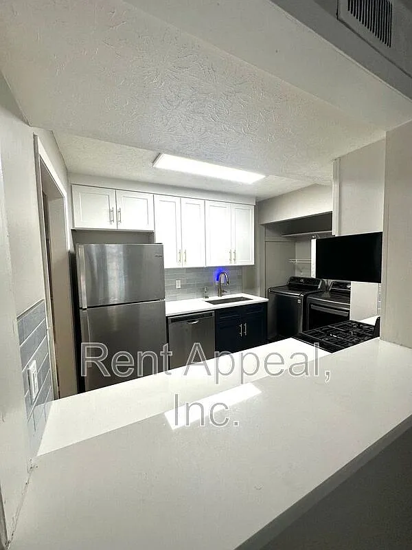1 bed, 1.0 bath, 1010 sqft, $1,500 — Photo 3