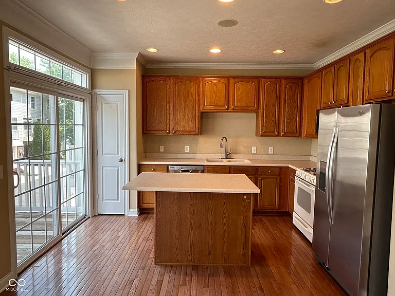8645 Meridian Square Dr — Photo 11