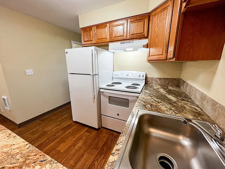 2855 Front 2865 St NE — Photo 9