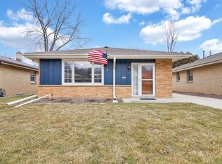 5606 S 44th St, Greenfield, WI 53220