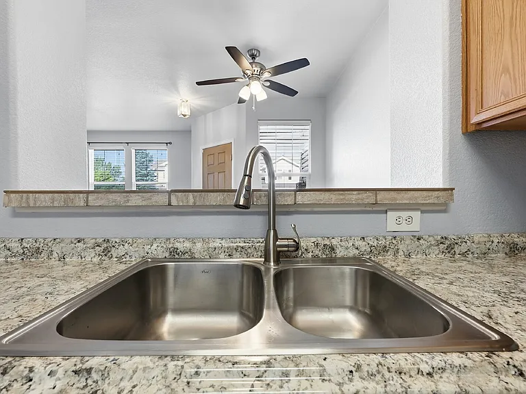 5882 Ensemble Hts — Photo 10