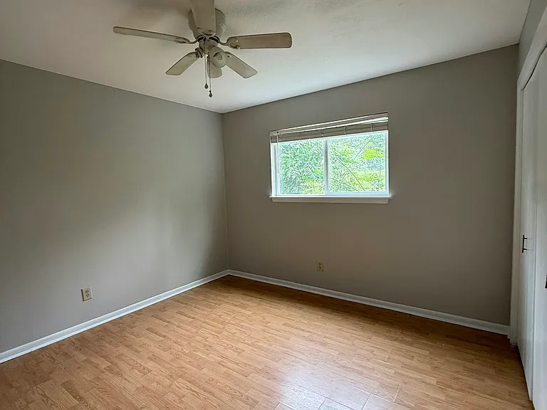 1690 Hofheinz St #B3 — Photo 7