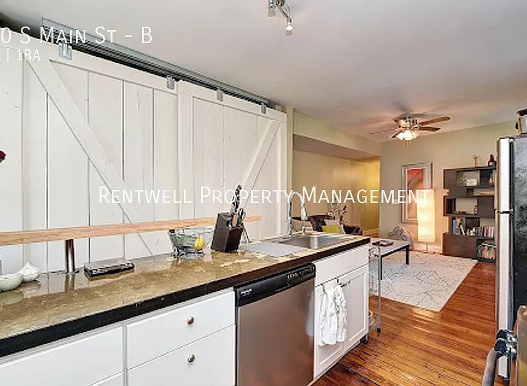 320 S Main St #B — Photo 1