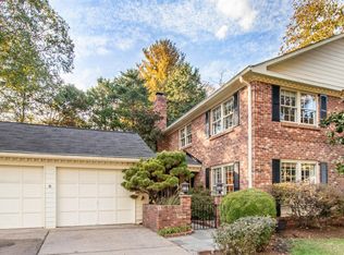 3802 Moss Brooke Ct, Fairfax, VA 22031