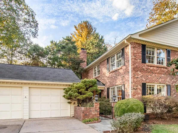 3802 Moss Brooke Ct, Fairfax, VA 22031