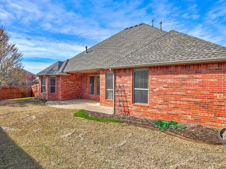 4601 NW 162nd Ct — Photo 33
