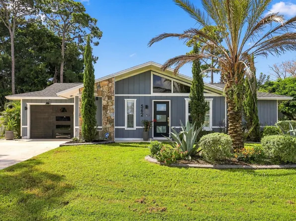 562 SW Eyerly Avenue, Port St Lucie, FL 34983
