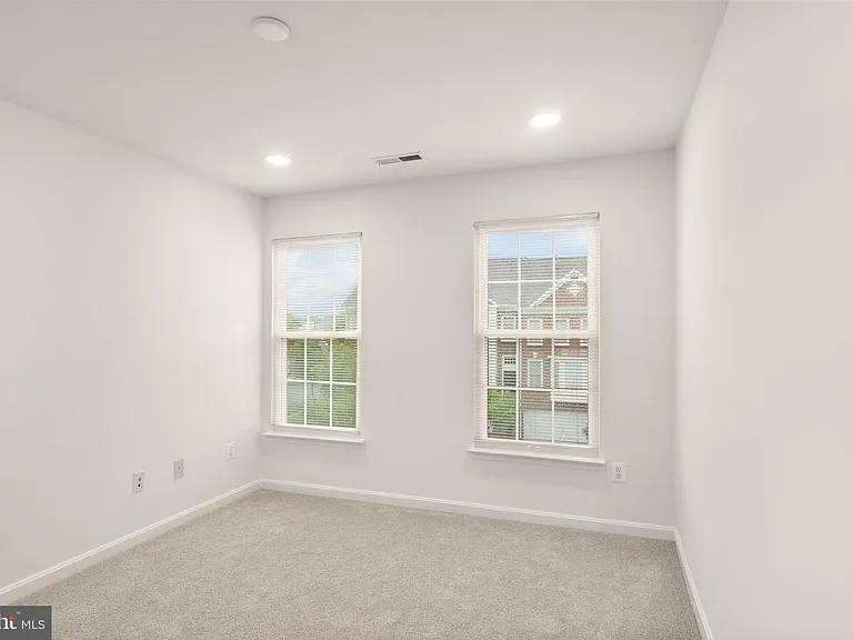 42685 Rolling Rock Sq — Photo 34