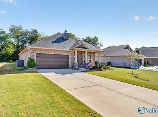 131 Kambry Grove Dr, Huntsville, AL 35811