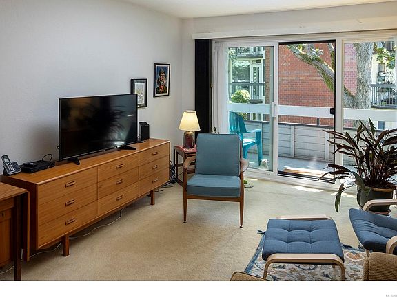 4th image of 2095 Oak Bay Ave #307-OAK