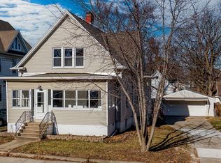 805 W Washington St, Bloomington, IL 61701