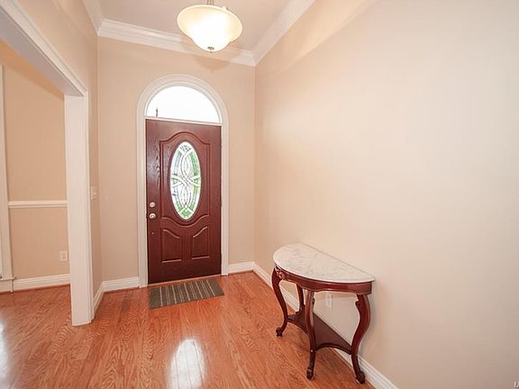 3rd image of 373 Holly Brook Dr