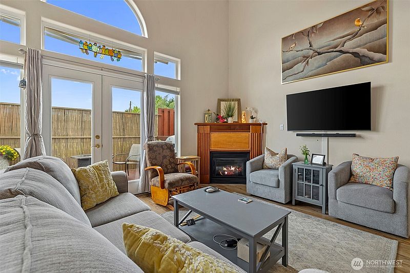 5th image of 2130 28th St