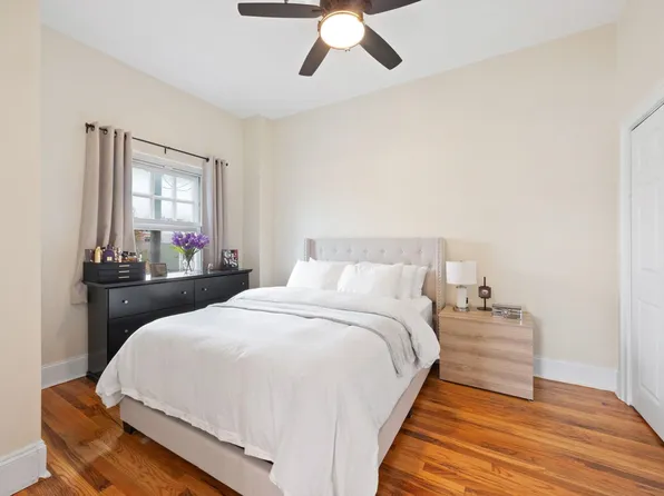 227 Christopher Columbus Drive image 7 of 12