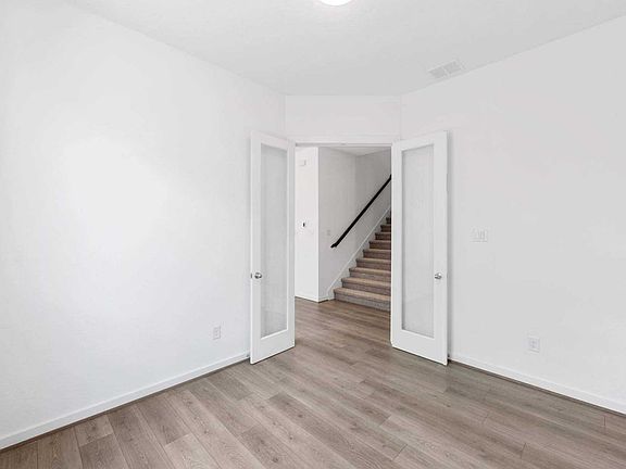5th image of 2901 Black Walnut St
