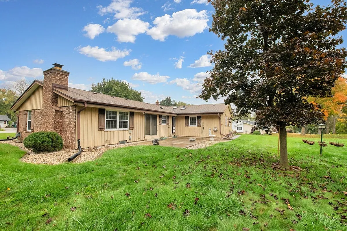 Building Photo - N55W21387 Logan Dr