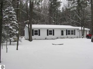 6458 N Forest Lake Dr, Alger, MI 48610