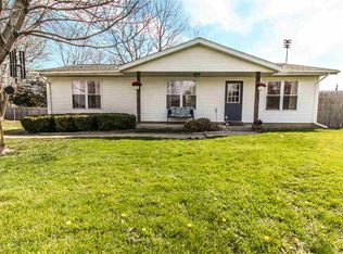 300 N 2nd St, Cuba, IL 61427
