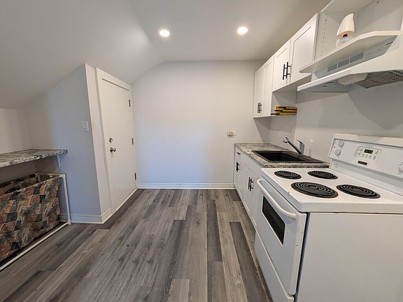 3rd image of 191 Burgar St #4