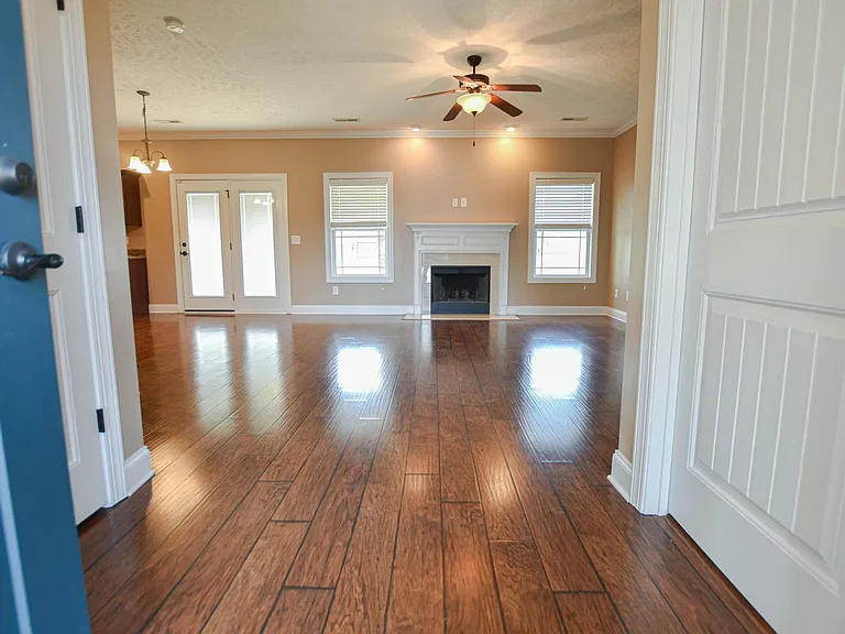 771 Sturdivant Dr — Photo 2