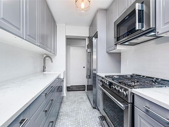 3rd image of 3901 Independence Ave APT 6P