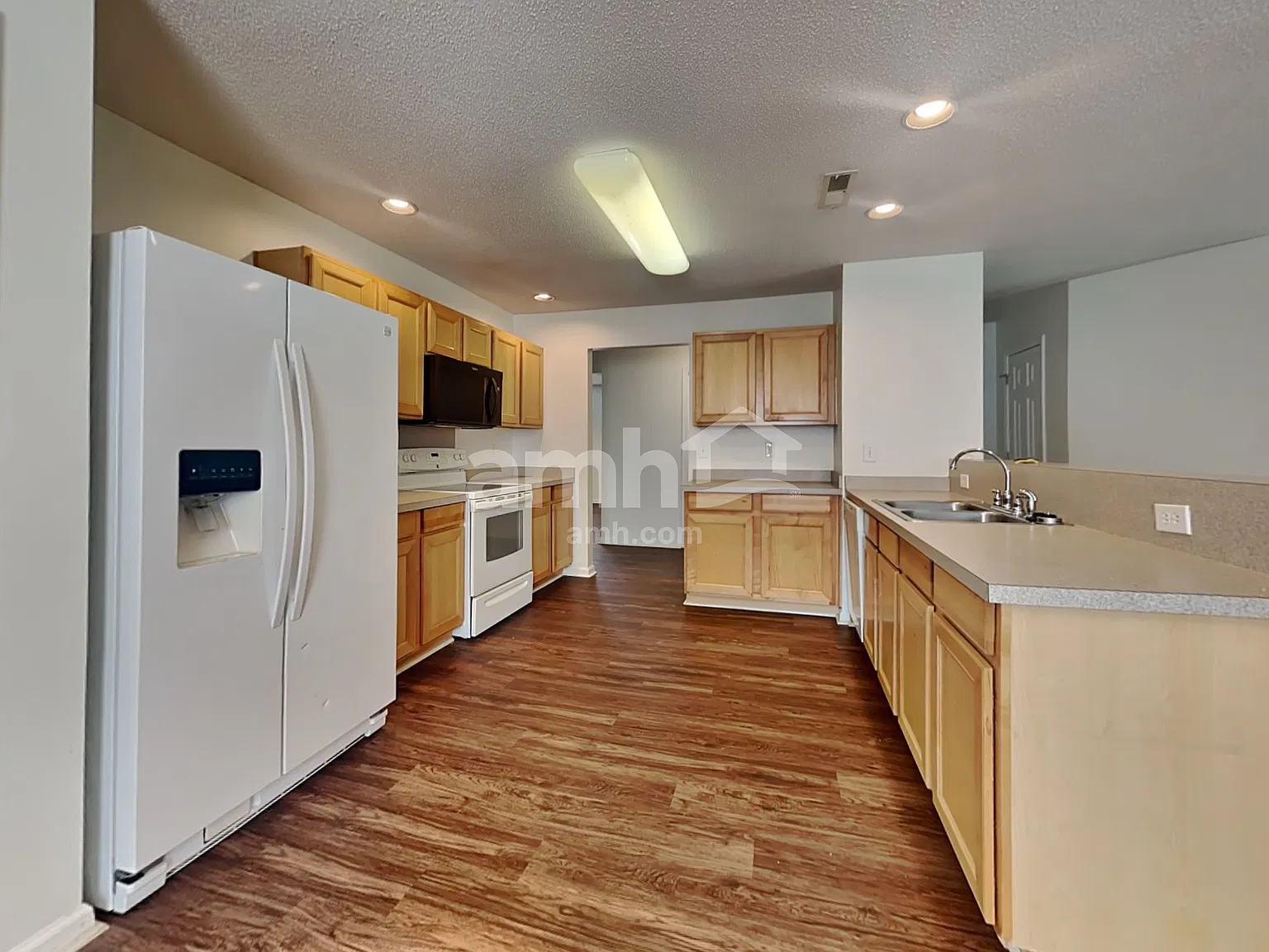 5 bed, 2.5 bath, 2596 sqft, $2,910 — Photo 4