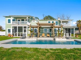 105 Redfish Point Dr, Rockport, TX 78382