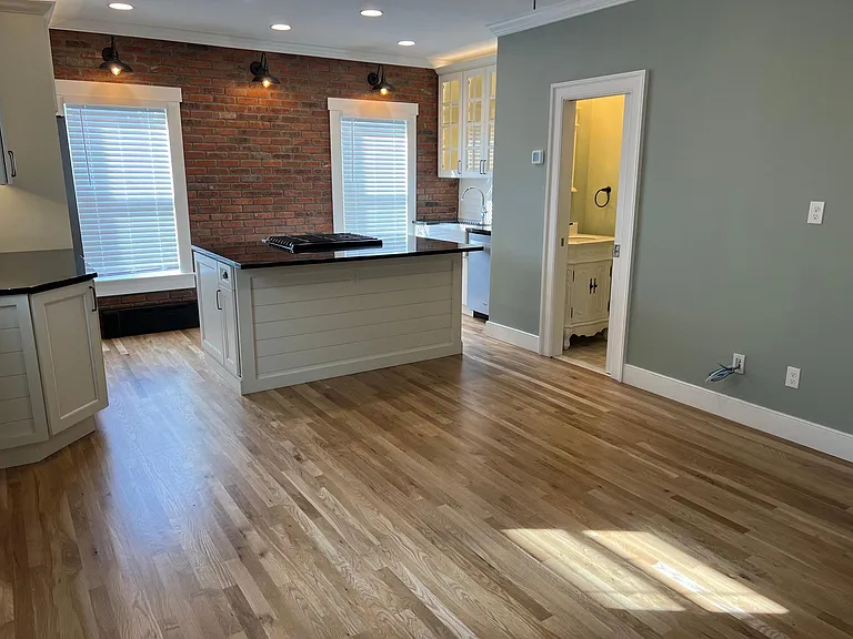 184 Union Ave — Photo 2