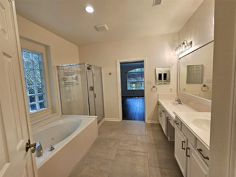 98 W Knightsbridge Dr — Photo 20