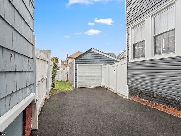 5th image of 886-888 Degraw Ave