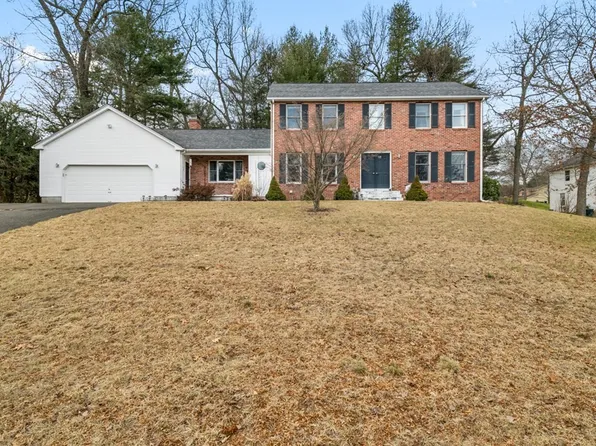 28 Fawn Ln, Westfield, MA 01085