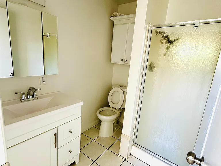 Bathroom2