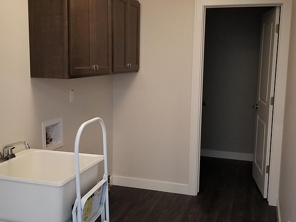 3rd image of 510 Railroad St