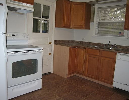 4th image of 229 Oakwood Dr
