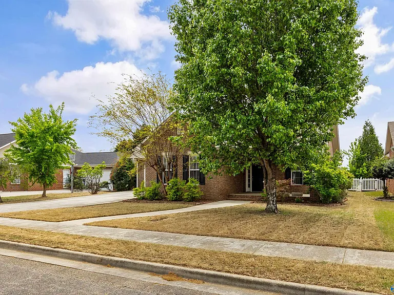 5104 Frankford Dr SE — Photo 3