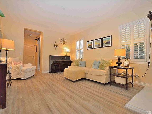 5th image of 415 Kiawah River Dr