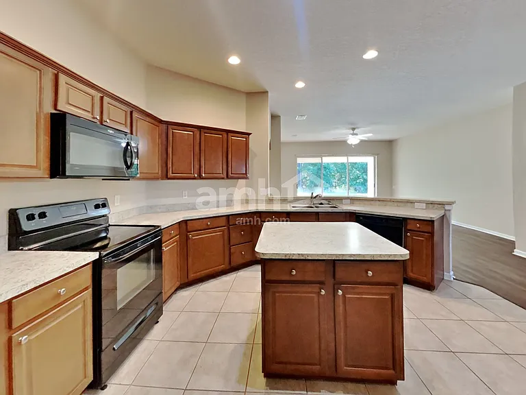 7330 Crescent Palm Dr — Photo 3