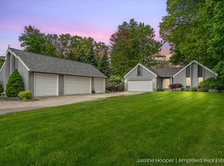 2732 Geneva Lake Dr, Shelbyville, MI 49344