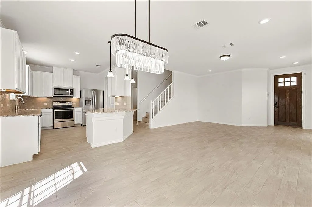 3 bed, 2.5 bath, 1886 sqft, $2,500 — Photo 3