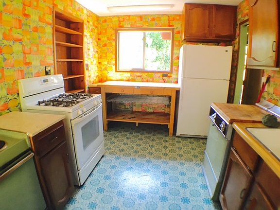 3rd image of 651 Mountain Cir