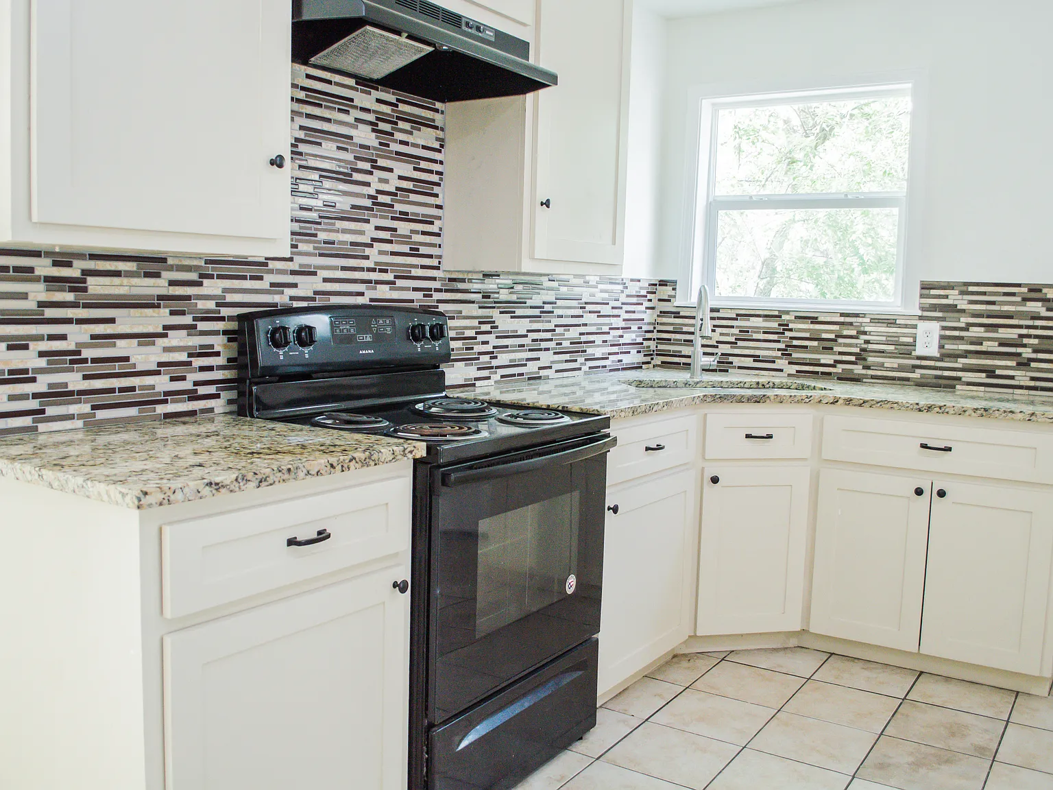 4 bed, 2220 sqft, $2,200 — Photo 2