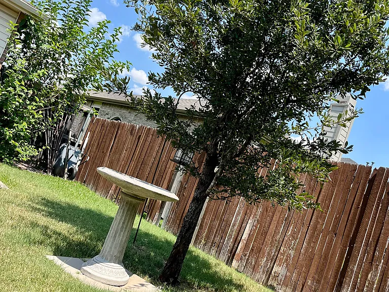 2204 Hickory Dr — Photo 23