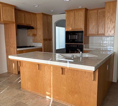4th image of 683 Alder Ln