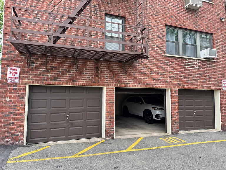 51 W Essex St #H — Photo 2