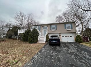 100 Phoenix Dr, Groton, CT 06340
