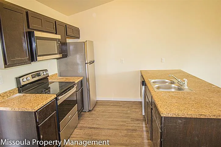 American Way Apartments — Photo 17