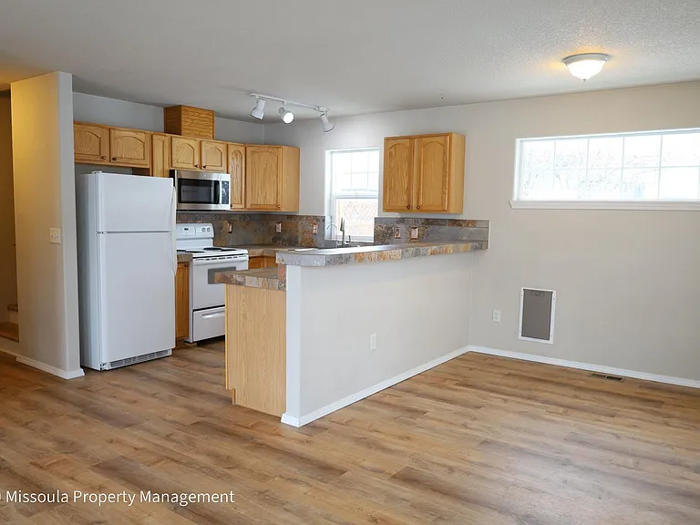 2125 Livingston Ave — Photo 2