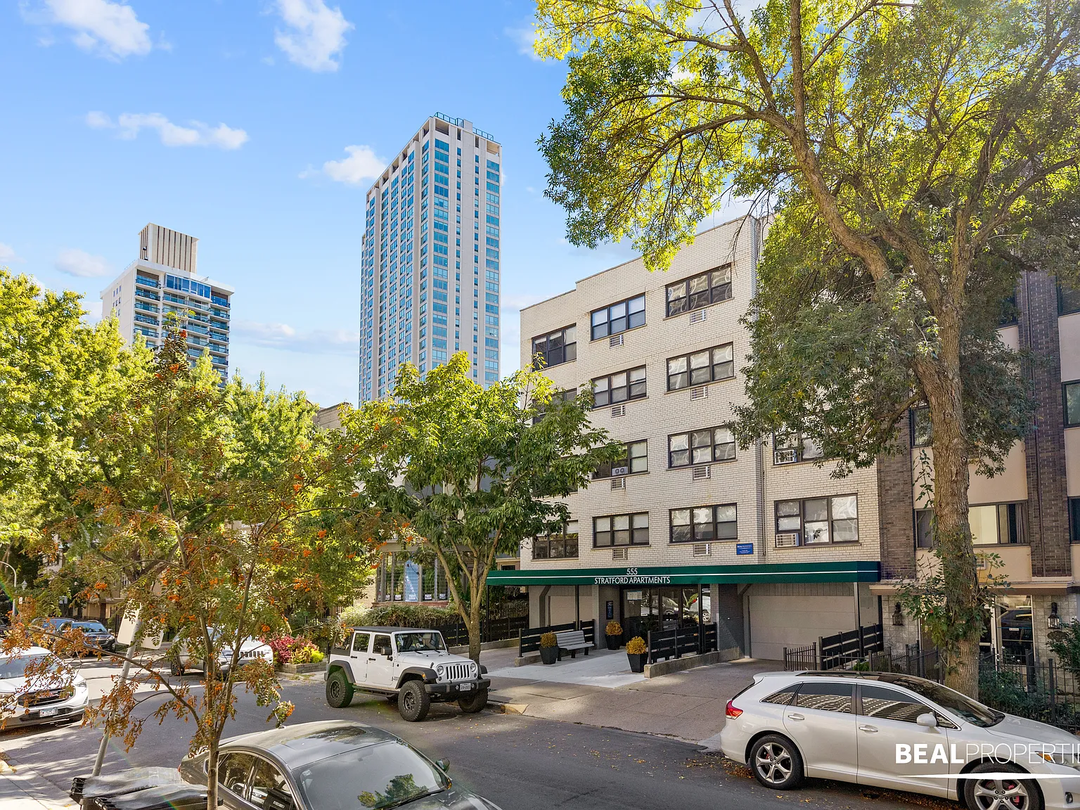 555 W Stratford Place — Photo 1