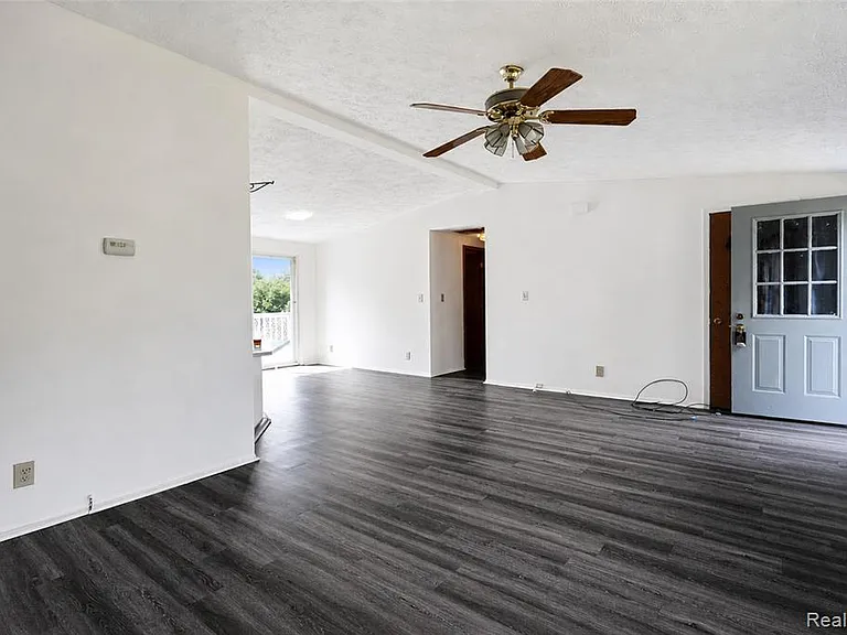 15060 Michael St — Photo 11