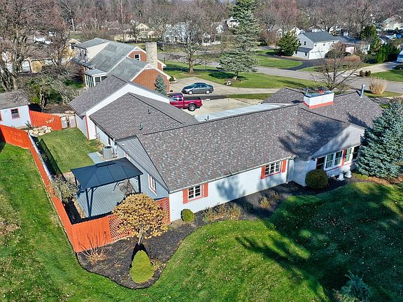 3rd image of 808 Dickson Pkwy